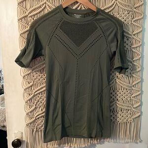 Athleta mesh t shirt, size small, great condition